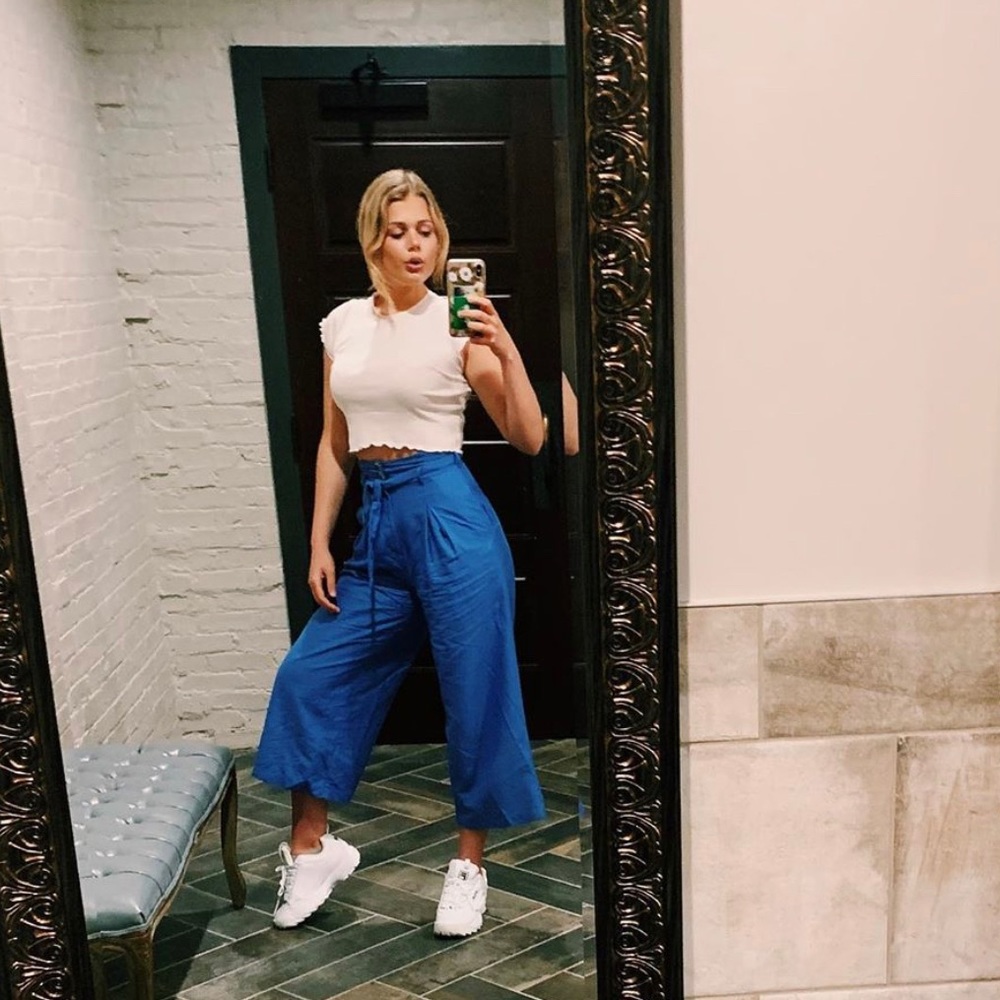 Blue flowy highwasted pants
